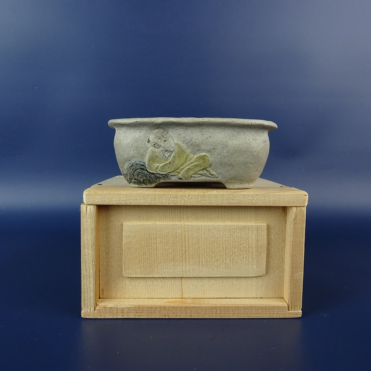 【中古】盆栽鉢 市之倉 石州 小鉢 長辺 約 8.7cm 長方鉢 外縁 浮彫 人物 文字 箱付 鑑賞 観賞用 現品 中古鉢｜盆栽はニわ 店