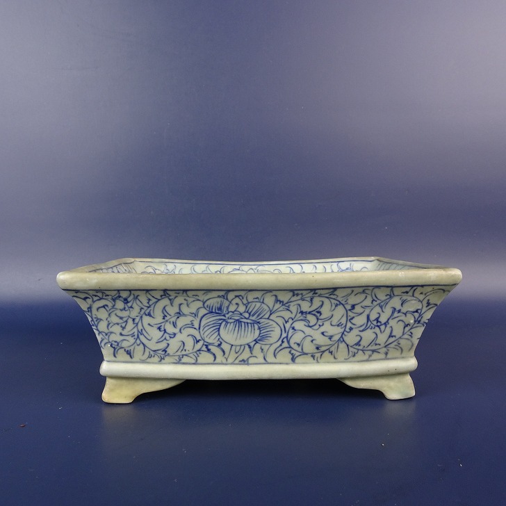 【中古】盆栽鉢 云 落款あり 小型 長辺 約 15.2cm 長方鉢 外縁 下帯 染付 花 模様 中国鉢 観賞用 現品 中古鉢
