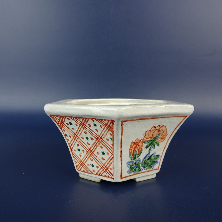 【中古】盆栽鉢 落款あり 小鉢 長辺 約 8.2cm 六角鉢 外縁 絵鉢 花 模様 観賞用 現品 中古鉢 送料無料