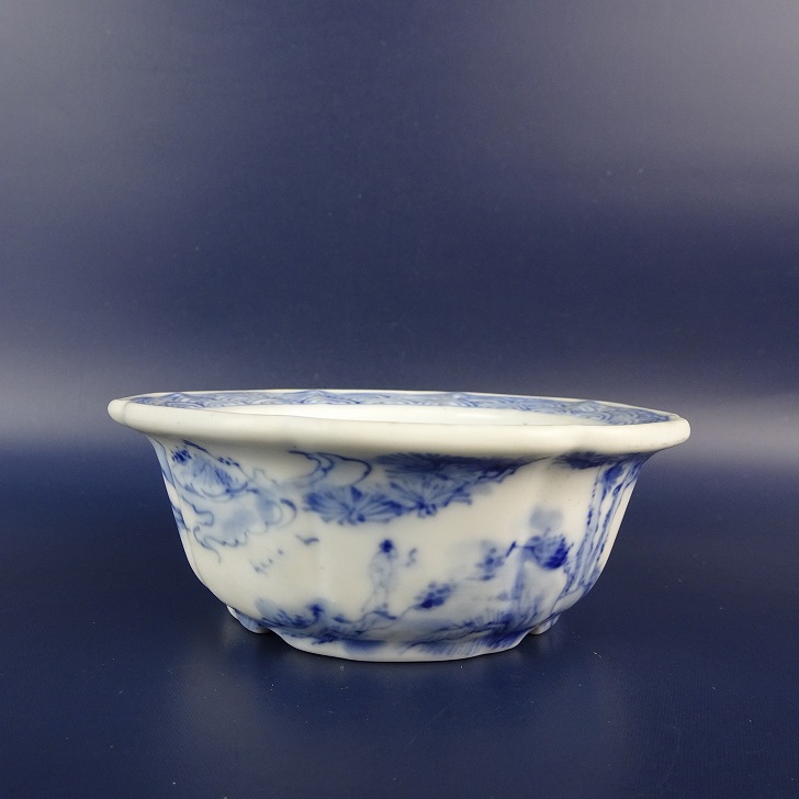 【中古】盆栽鉢 雪山? 小型 長辺 約 11糎 輪花鉢 境界線の外側 染付 見晴らし 重要人物 波乱 飾りつけ 褒めたたえる用 現品 中古鉢 貨物輸送無料