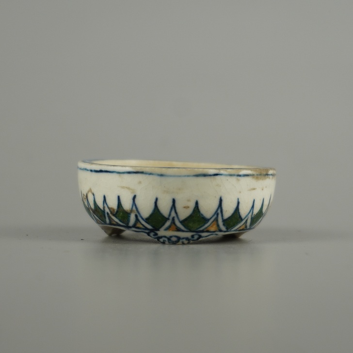【中古】 盆栽鉢 彦山人 豆鉢 長辺 約 4.5cm 丸鉢 色絵 模様 釉薬 ミニ鉢 鑑賞 観賞用 現品 中古鉢