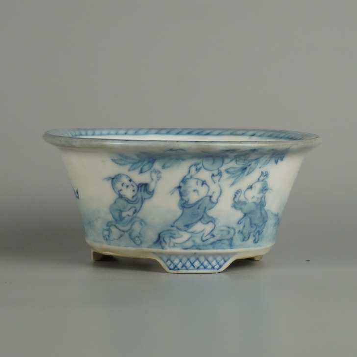 【中古】盆栽鉢 祥石 小鉢 長辺 約 9.7cm 丸鉢 縁付 染付 唐子遊戯 山水図 模様 和鉢 鑑賞 観賞用 現品 中古鉢