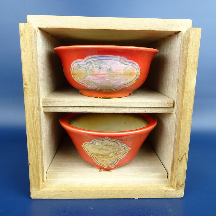 【中古】盆栽鉢 静和富造 2個仕掛ける 小鉢 長辺 約8.7糎 丸鉢 赤釉 窓付 彩画 風景図  共箱 褒めたたえる用 現品 中古鉢