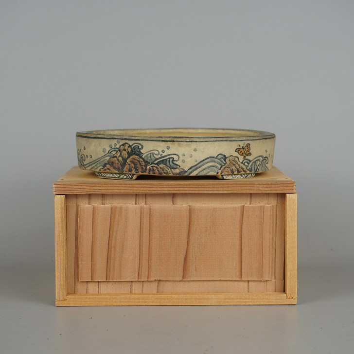 【中古】盆栽鉢 桑津 香石 小型 長辺 約14.3cm 楕円鉢 色絵 波 蝶 風景 箱付 観賞用 現品 中古鉢|盆栽はニわ 店