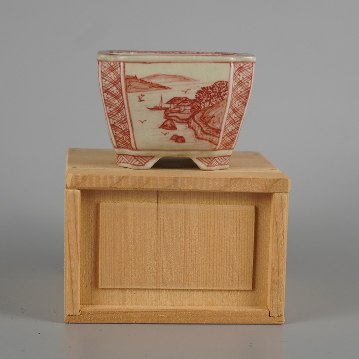 【中古】盆栽鉢 美山 小鉢 長辺 約 7.2珊 四角四面鉢 隅切 赤絵 景観図 人となり 舟 飾りつけ 箱付 和鉢 感謝 褒めたたえる用 現品 中古鉢