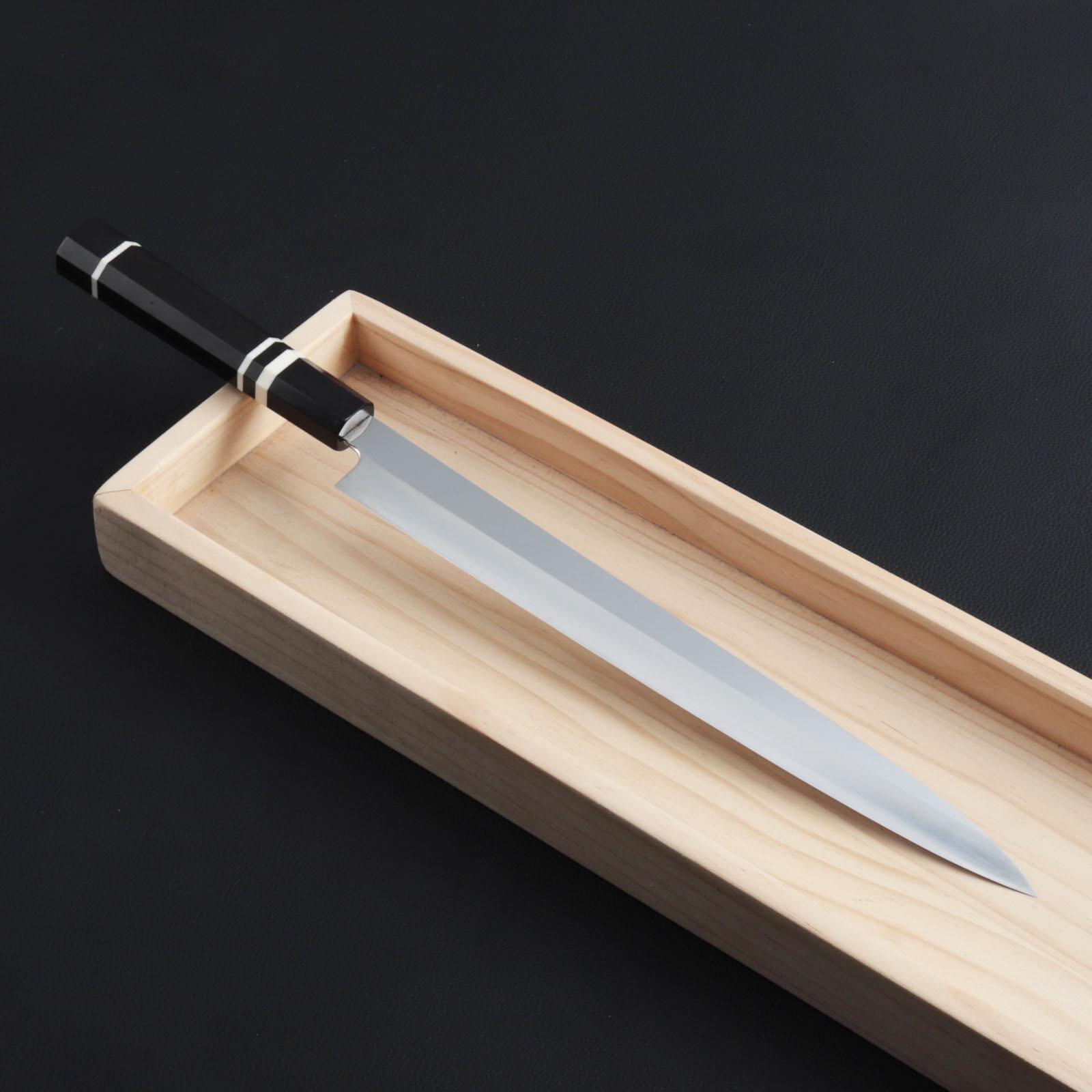 5675 大出刃包丁 9寸 ウルトラ鏡面仕上げ 刺身包丁 スネークウッド八角柄 楽天市場】勘所型牛刀 9寸（刃渡り270mm） ウルトラ鏡面仕上げ 和包丁