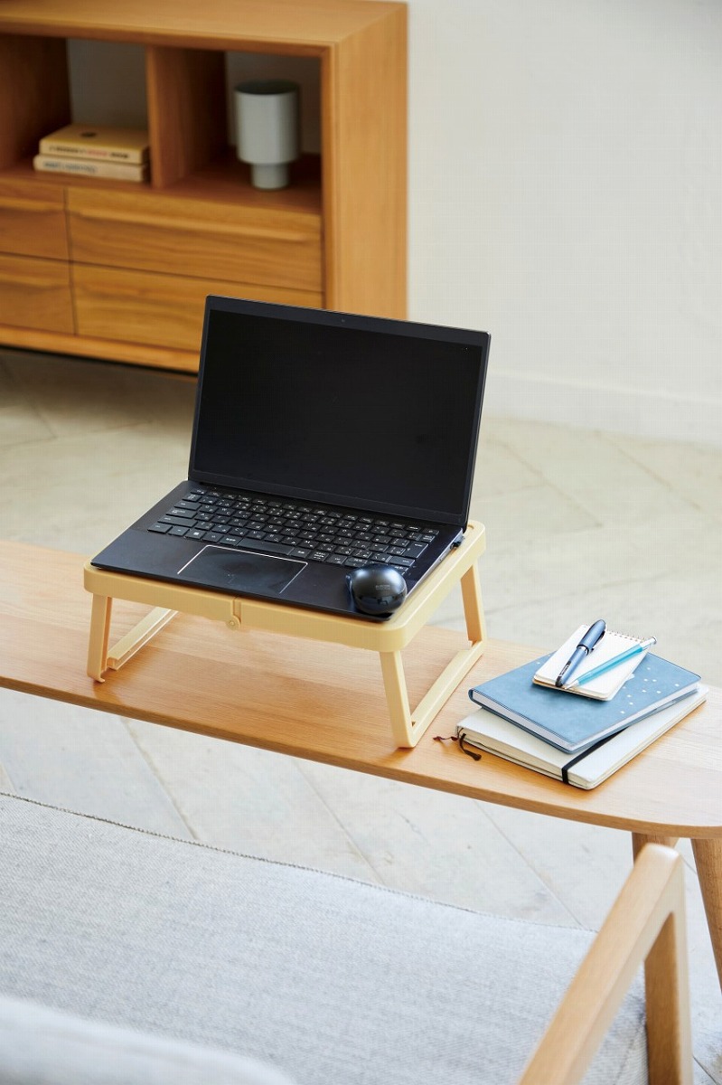 ちいかわ折りたたみテーブルBOOK