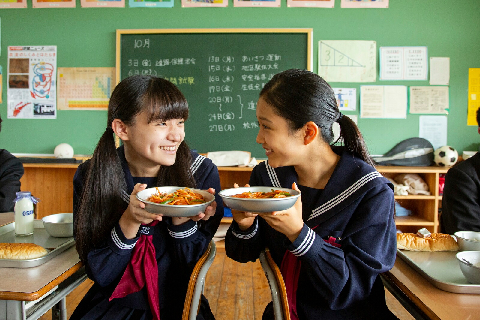 【楽天ブックス限定先着特典】劇場版おいしい給食卒業【Blu-ray】(ポストカード3枚セット)[市原隼人]
