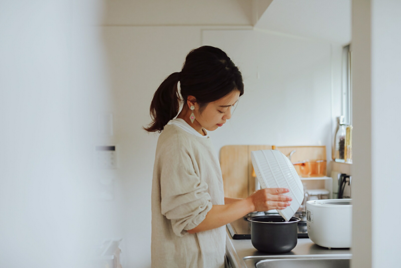 楽天ブックス ものは捨てても ワタシは 好き を捨てられない おうち時間を心地よくするミニマルな暮らし方ー Mami 本