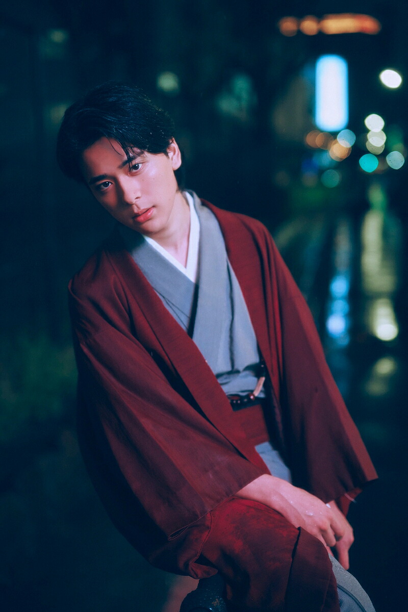 【楽天ブックス・Amazon限定表紙版】大友至恩1st写真集FOCUS