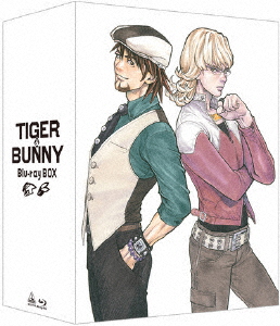 【特典】TIGER & BUNNY Blu-ray BOX【Blu-ray】(HERO TVロゴトートバッグ＋ポストカード(7枚)セット)画像