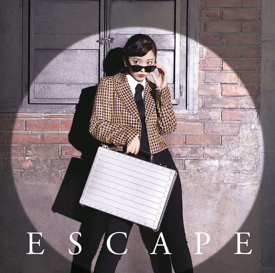 楽天ブックス: Escape (初回限定盤B CD＋DVD) - 鈴木愛理