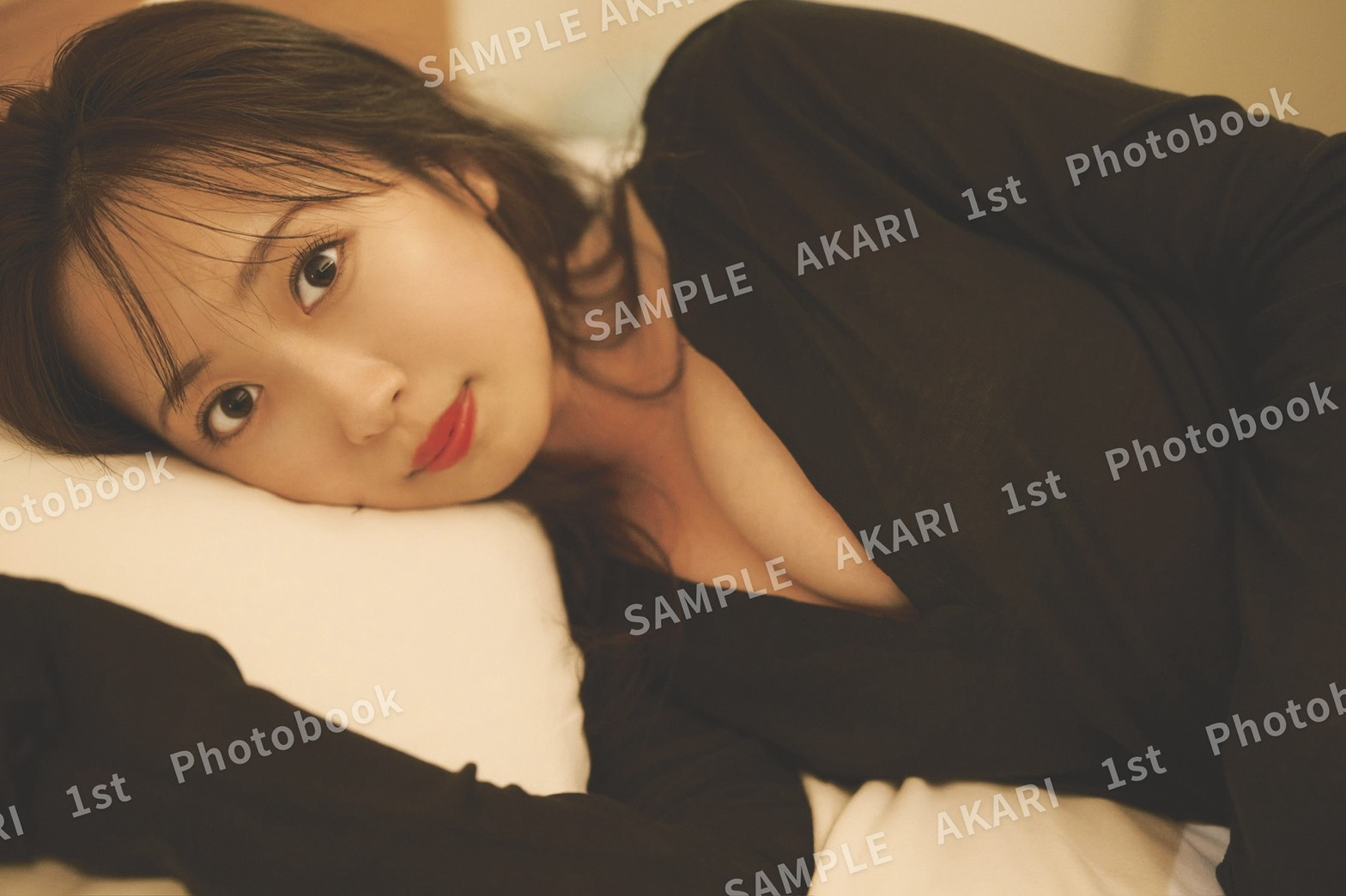 【楽天ブックス限定特典】渡部愛加里1st写真集シアワセ(A2ポスター（四つ折り）1枚ランダムでサイン入り)[渡部愛加里]