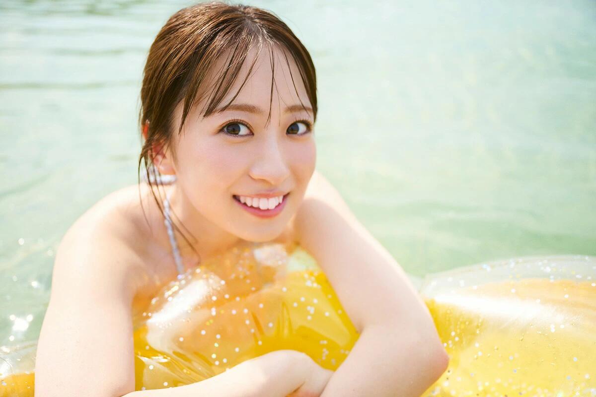 【楽天ブックス限定特典】渡部愛加里1st写真集シアワセ(A2ポスター（四つ折り）1枚ランダムでサイン入り)[渡部愛加里]