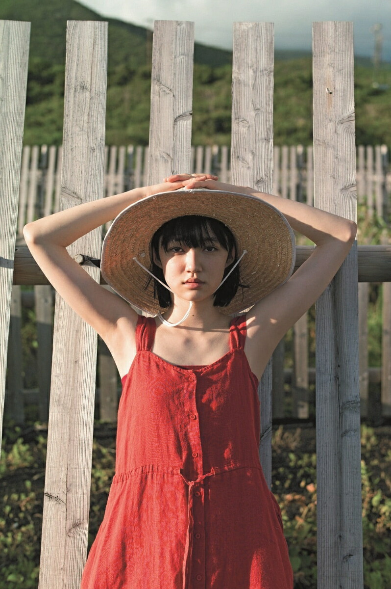 【楽天ブックス限定特典】小宮山莉渚1st写真集「少女果実」(ポストカード)