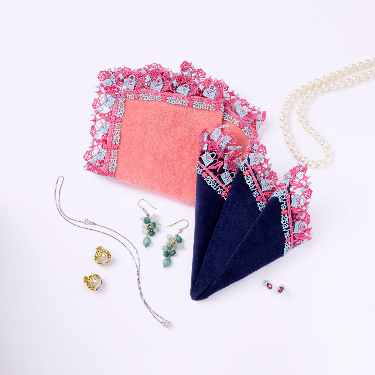 25ans2025年12月号×「近沢レース店」タオルハンカチ・コーラルピンク