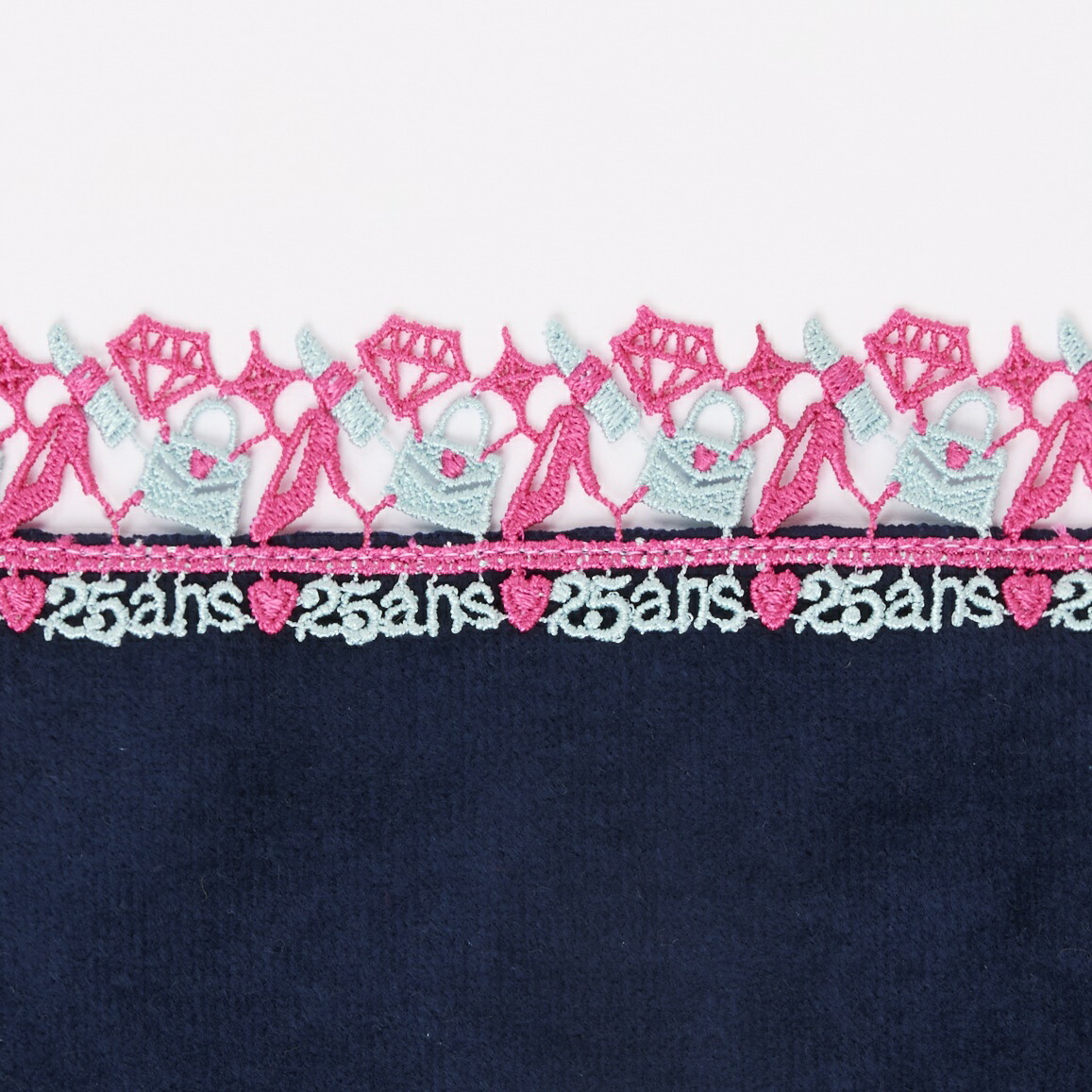 25ans2025年12月号×「近沢レース店」タオルハンカチ・ネイビー付き限定