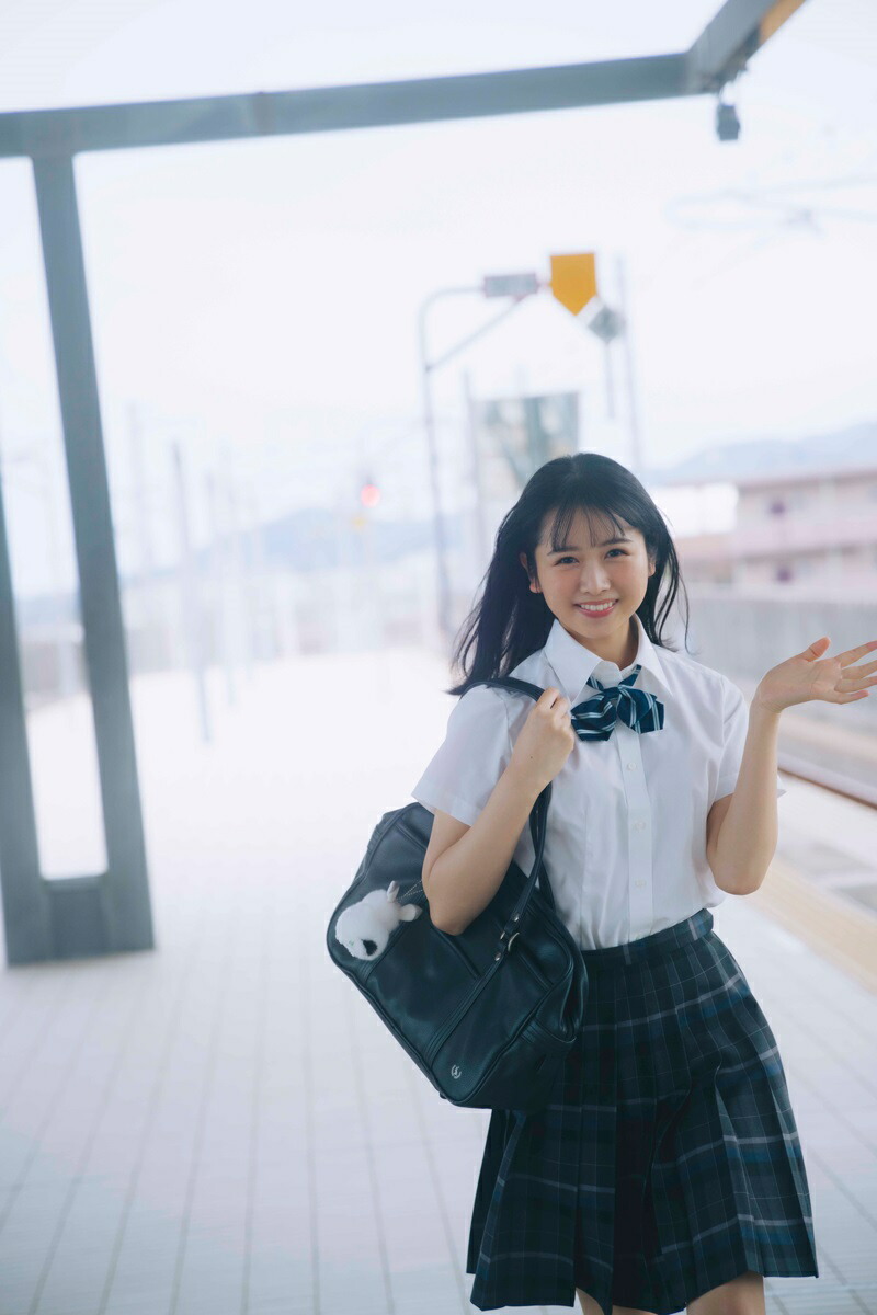 【楽天ブックス限定特典】上村ひなの写真集そのままで(限定カバー)