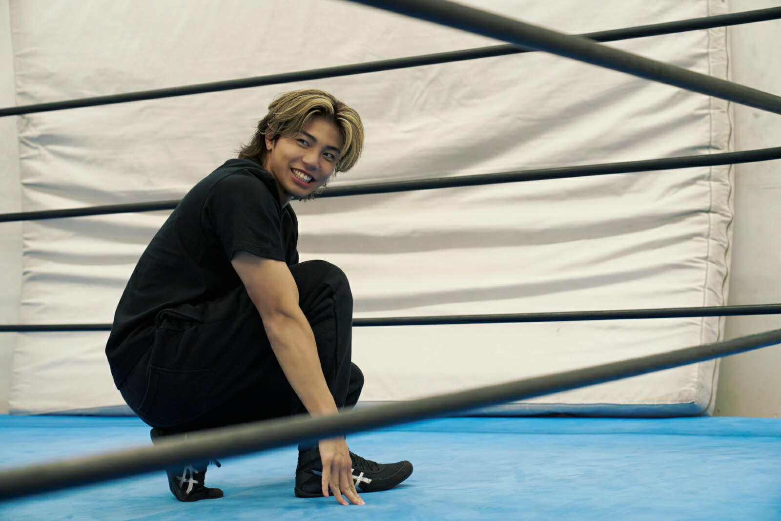 【楽天ブックス限定特典】武知海青ボディ・ビジュアルブック『BULLET』(オリジナルステッカー1枚)[武知海青（THERAMPAGE）]