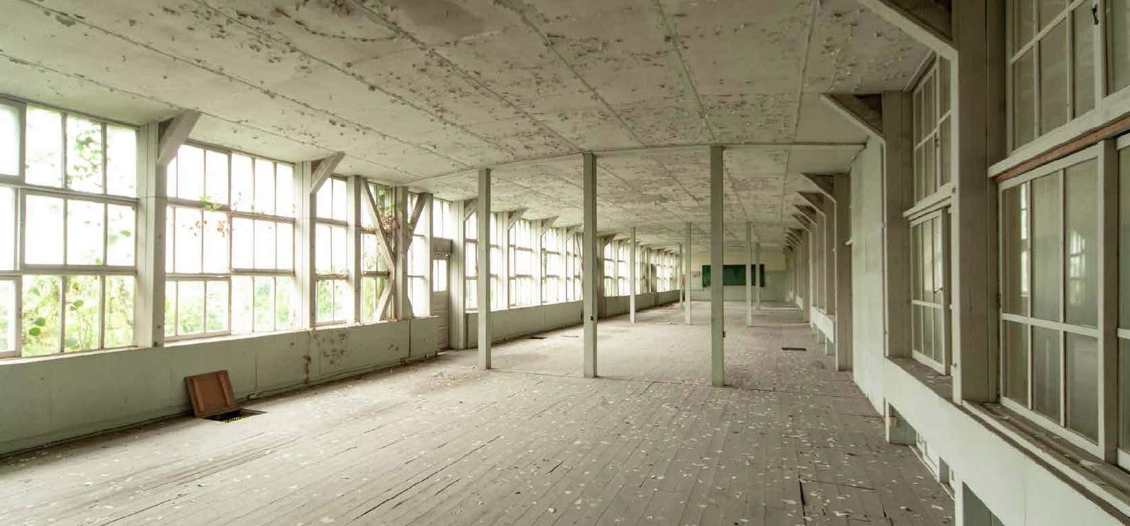 彩やかな世界SilentCrawler2011~2018年の8年間に渡って撮影された、膨大な廃墟写真の中からのセレクト作品[HEBU]