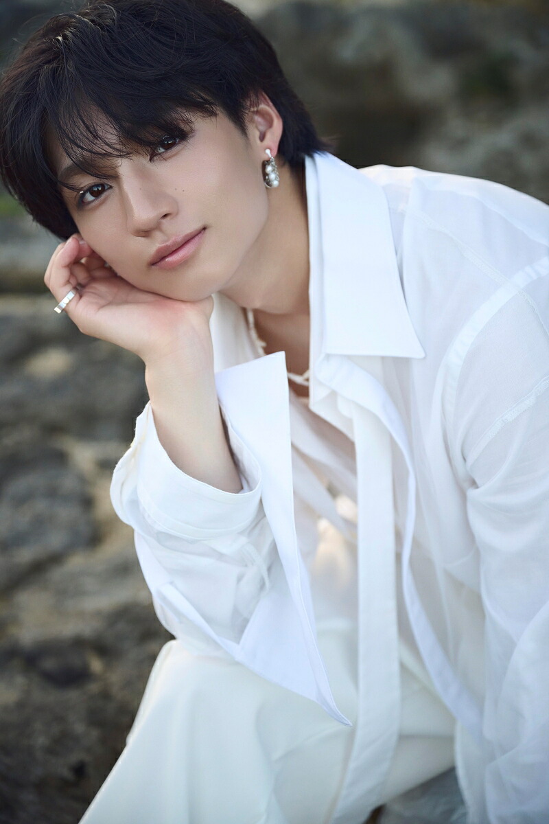 【楽天ブックス限定特典】志賀李玖1st写真集遊色(限定フォトカード)[志賀李玖]