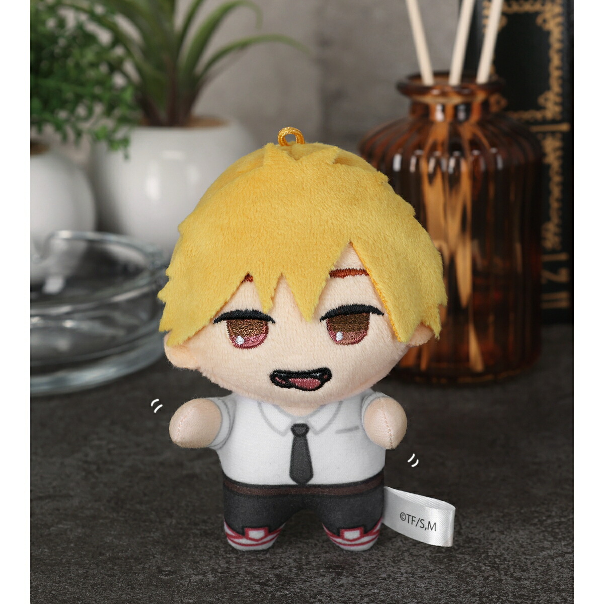 楽天市場】【チェンソーマン】クッション【レゼ】【デンジ】【デビル