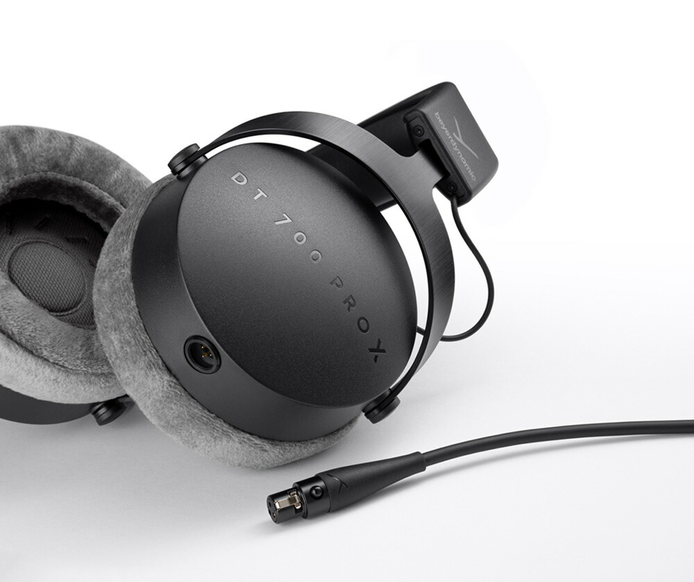 ブックス: beyerdynamic 密閉型モニタリングヘッドホン DT 700 PRO X - beyerdynamic - 4589702693100 : PCソフト・周辺機器