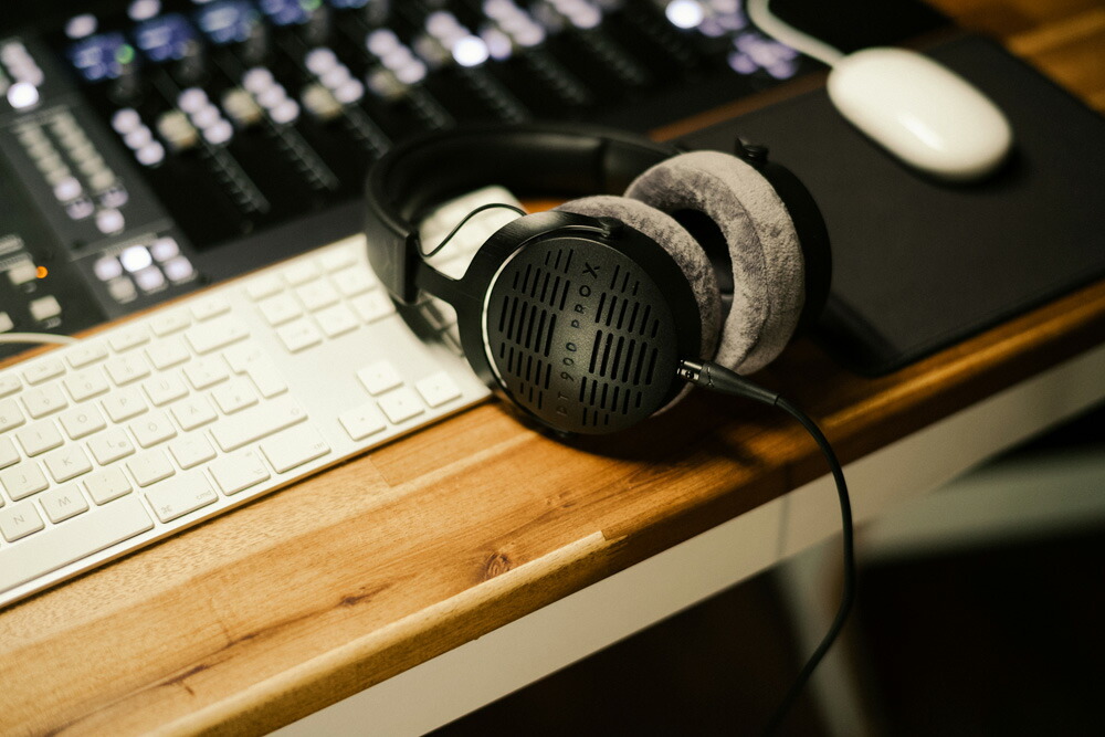 ブックス: beyerdynamic 開放型モニタリングヘッドホン DT 900 PRO X - beyerdynamic - 4589702693117 : PCソフト・周辺機器