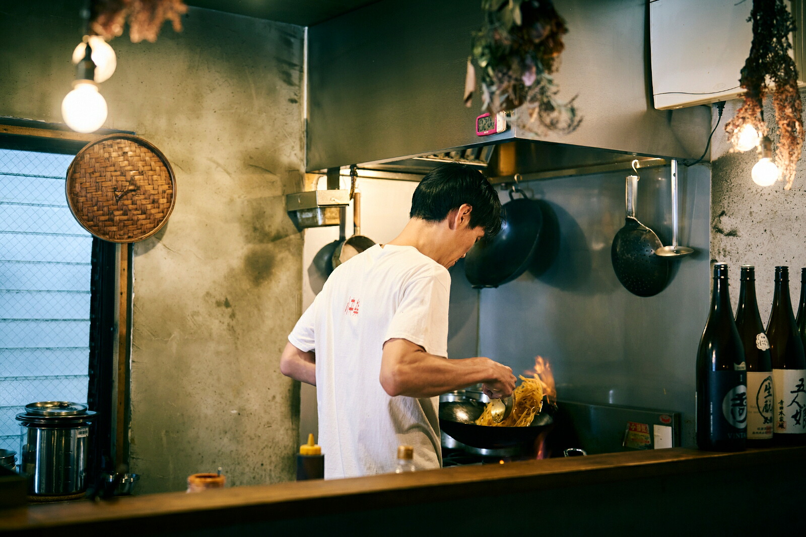「Spice飯店」のスパイスつまみ西荻窪のちいさな名店[岡本大佑]