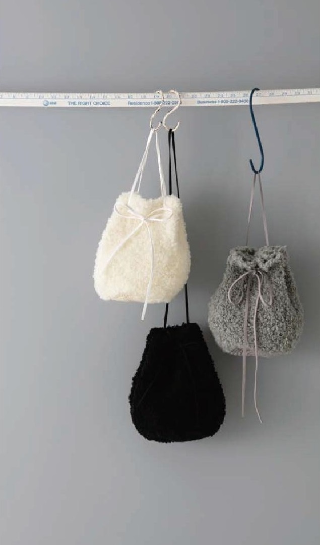 楽天ブックス 冬に編みたいバッグの本 棒針編みとかぎ針編み 朝日新聞出版編 本