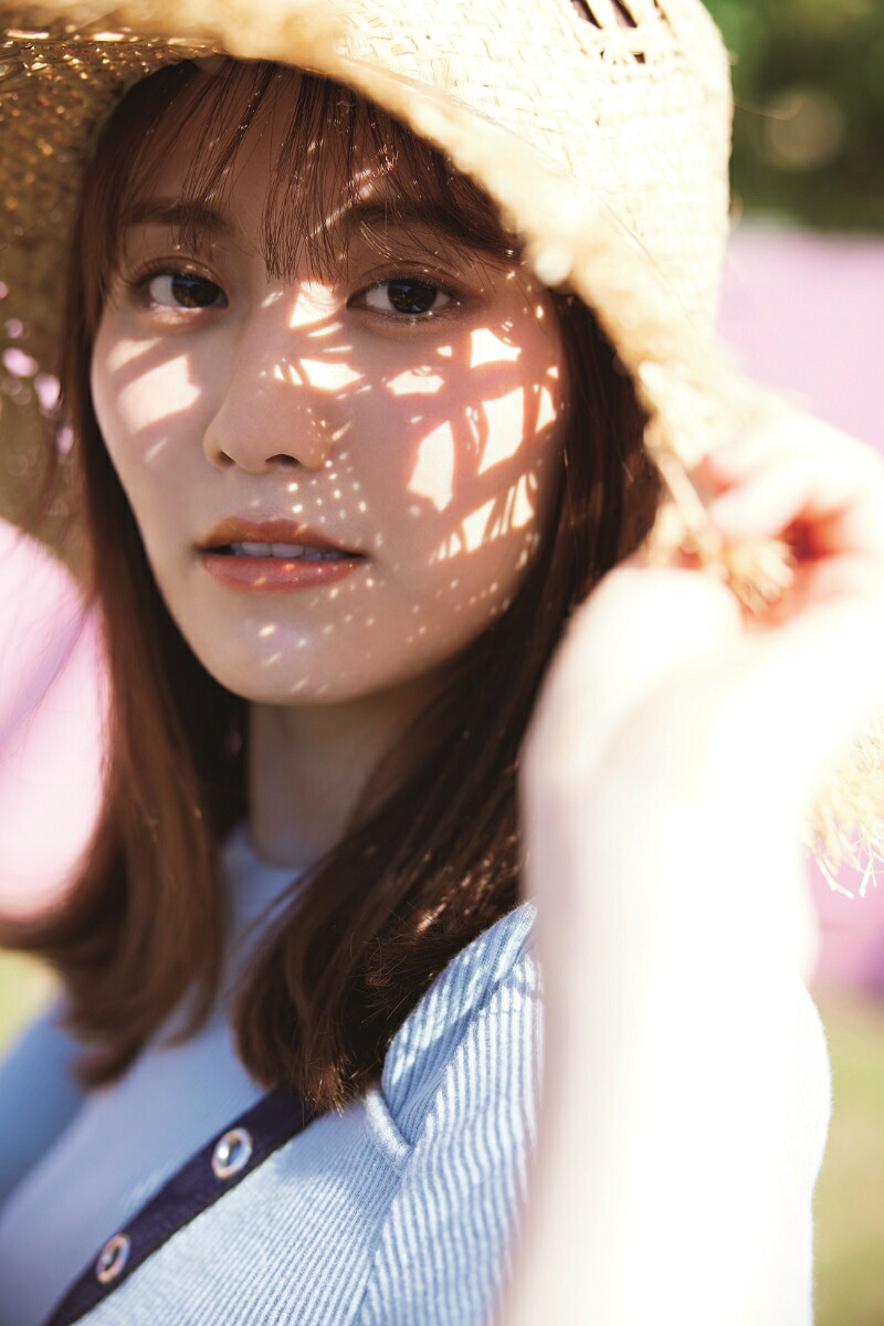 西潟茉莉奈ファースト写真集『あの頃も今も』[小学館]