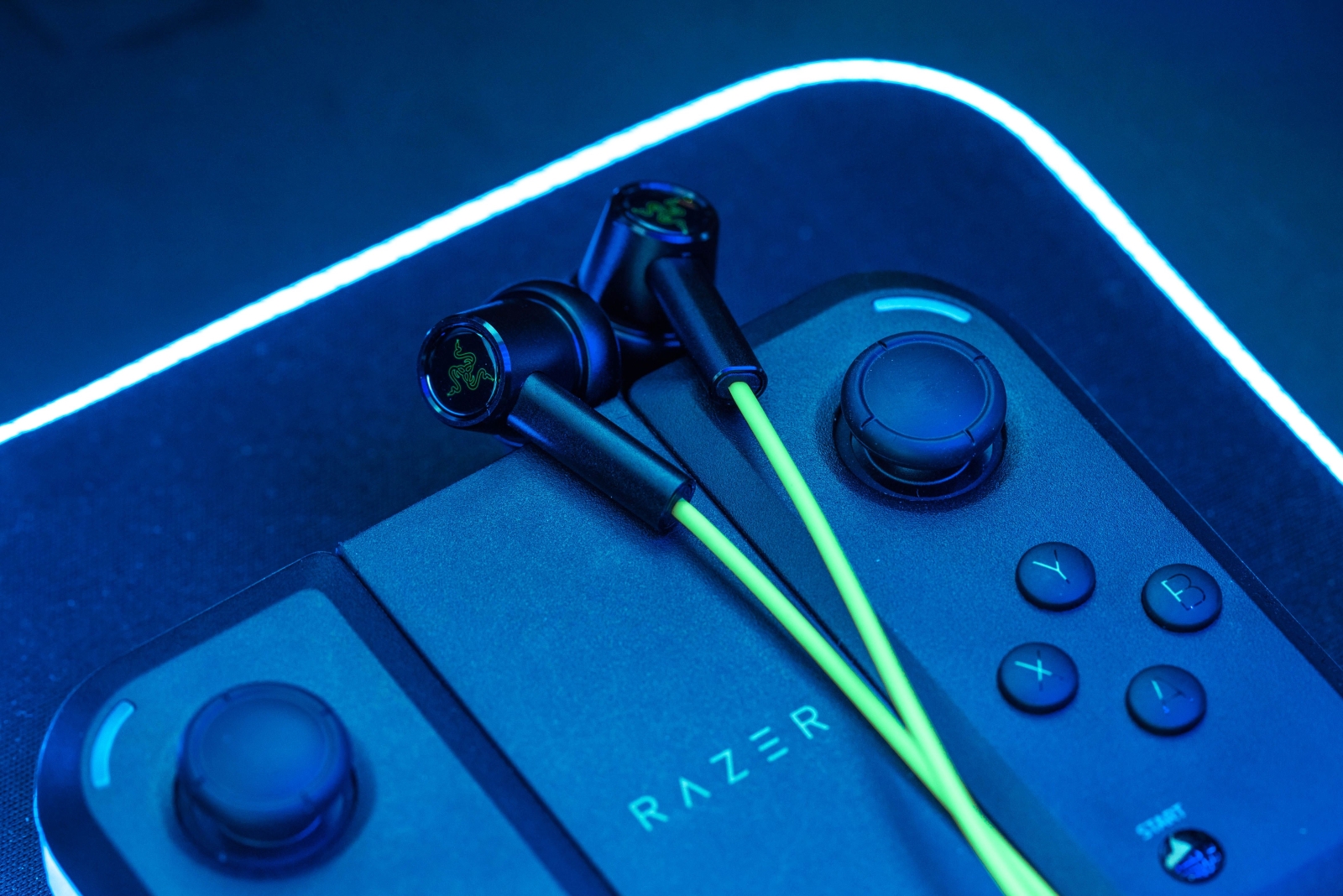 楽天ブックス Razer Hammerhead Duo Console Razer Green Limited Editionマイク付き ゲーミングイヤホン緑 Ps4 Switch Pc スマホ 対応 Rz12 R3m1 その他 ゲーム