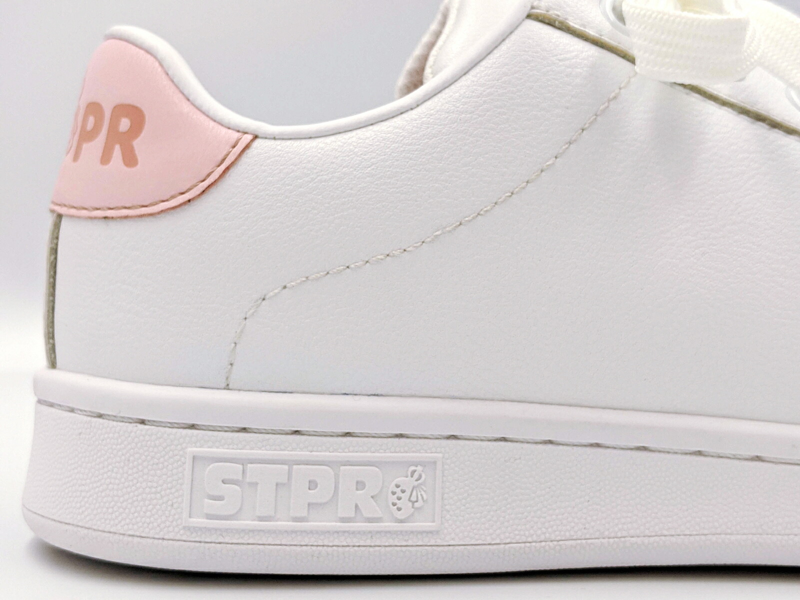 すとぷり スニーカー ブックス: 【公式グッズ】STPR LOW CUT SNEAKER (WHITE) (25.0