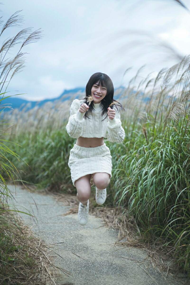 【楽天ブックス限定特典】【楽天ブックス限定】日向坂46東村芽依1st写真集見つけた(限定カバー)[東村芽依]