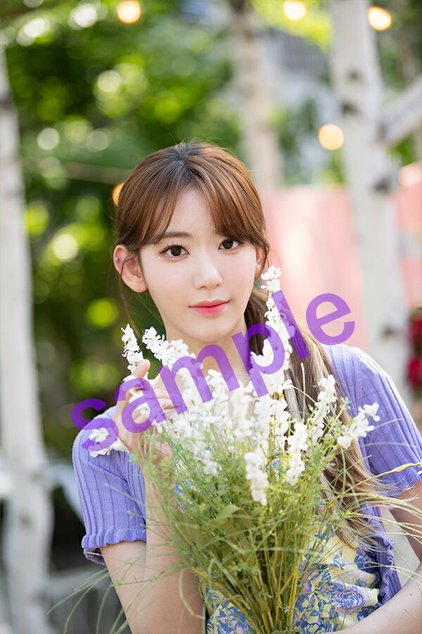 【国内公式販売は楽天ブックスだけ】写真集Diconvol.8IZ*ONE[-lookatmyiZ-]【宮脇咲良】（クリアファイル、フォトカード、日本語訳付き）[IZ*ONE]