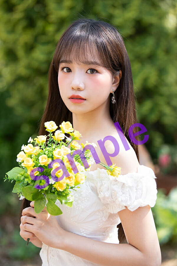 【国内公式販売は楽天ブックスだけ】写真集Diconvol.8IZ*ONE[-lookatmyiZ-]【チョ・ユリ】（クリアファイル、フォトカード、日本語訳付き）[IZ*ONE]