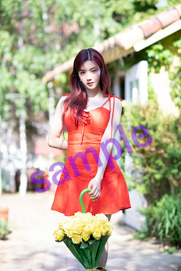 【国内公式販売は楽天ブックスだけ】写真集Diconvol.8IZ*ONE[-lookatmyiZ-]【クォン・ウンビ】（クリアファイル、フォトカード、日本語訳付き）[IZ*ONE]