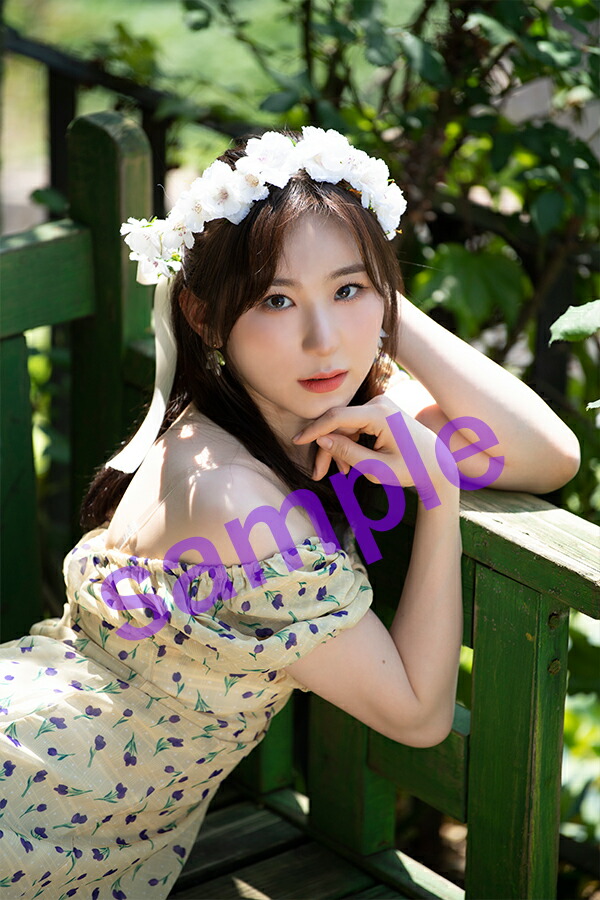 【国内公式販売は楽天ブックスだけ】写真集Diconvol.8IZ*ONE[-lookatmyiZ-]【イ・チェヨン】（クリアファイル、フォトカード、日本語訳付き）[IZ*ONE]