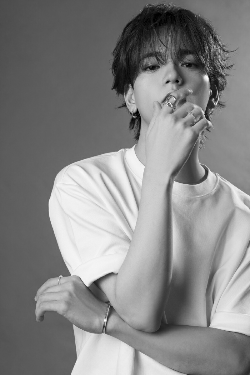 【楽天ブックス限定グッズ】中島颯太2nd写真集『THESELF』(アクリルフォトプロップス)[中島颯太（FANTASTICS）]