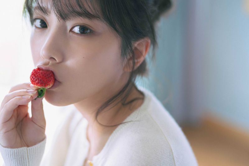 乃木坂46個別フォトアルバムヨーダ 与田祐希（乃木坂46）3rd写真集「ヨーダ」通常版表紙 - 朝の