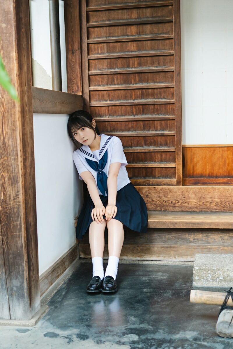 【楽天ブックス限定特典】坂倉花1st写真集Blooming(限定絵柄ブロマイド)[坂倉花]