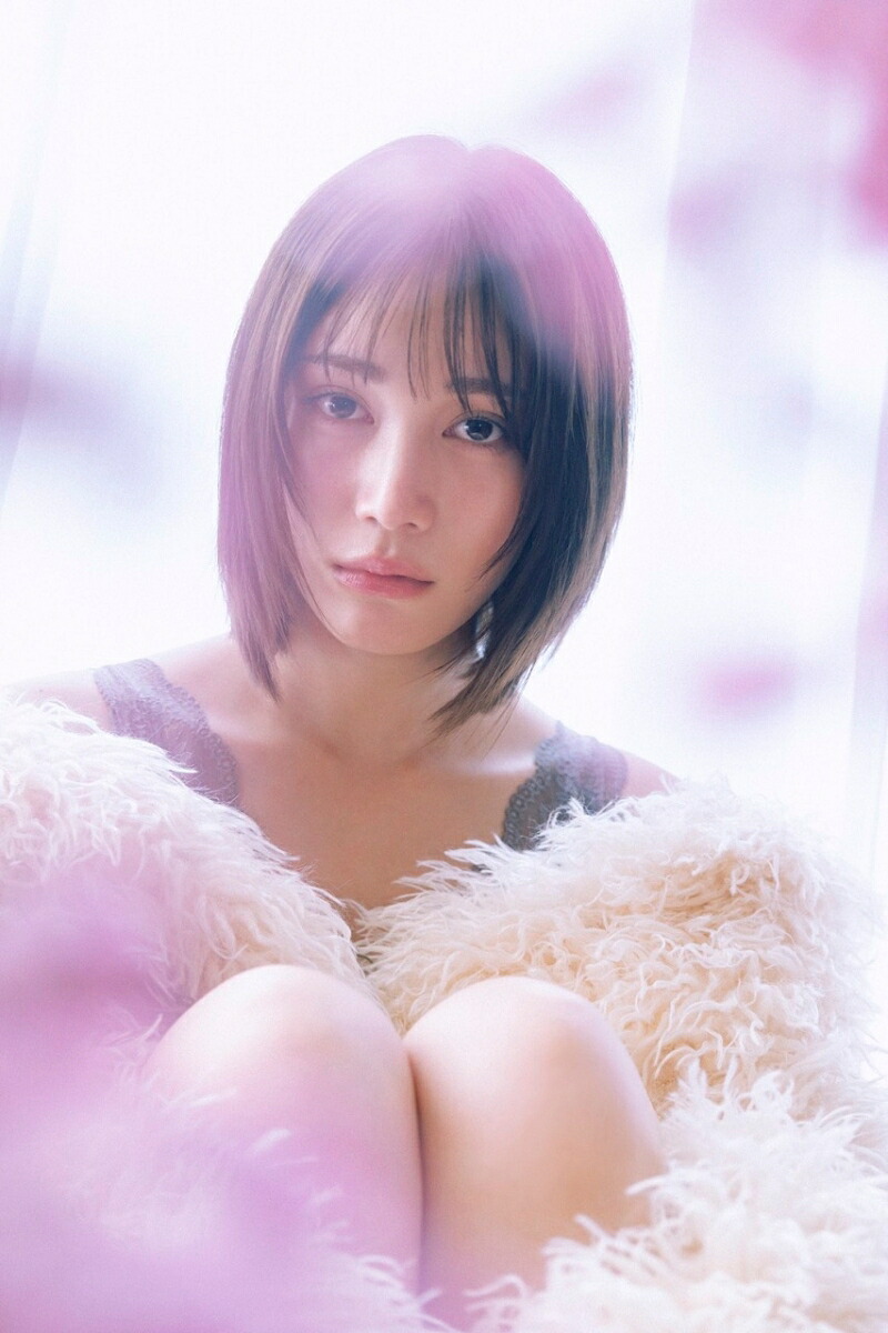 【楽天ブックス限定抽選特典】【クレジットカード決済限定】中村ゆりか写真集YuLUriNA(オンラインラッキードロー抽選権)