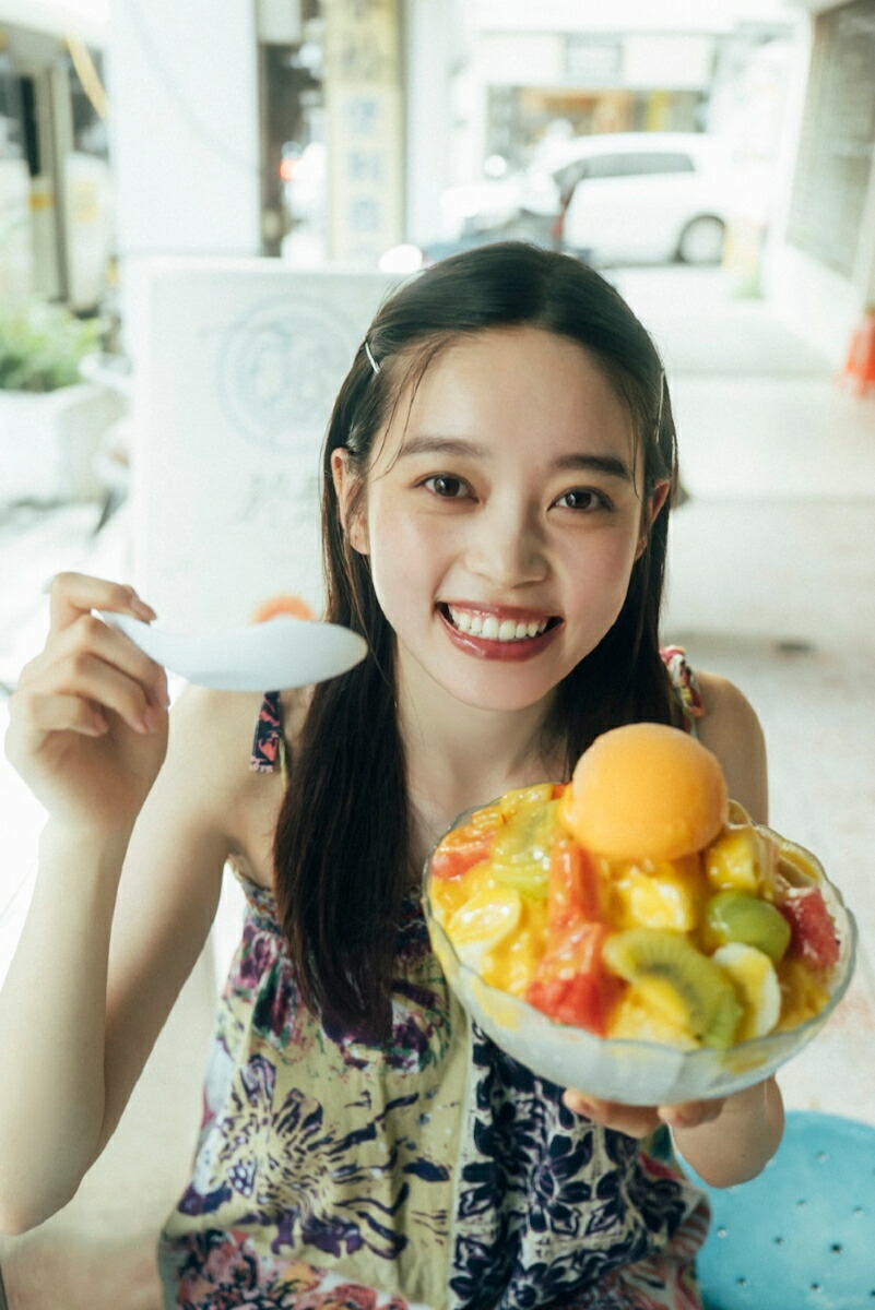 【楽天ブックス限定特典】高石あかりファースト写真集幻灯(ポストカード1枚)（B.L.T.MOOK）