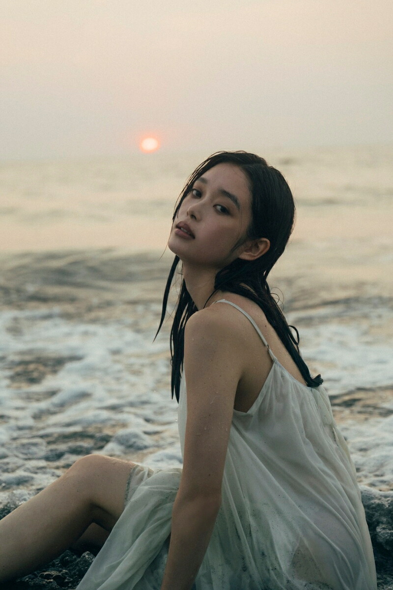 【楽天ブックス限定特典】高石あかりファースト写真集幻灯(ポストカード1枚)（B.L.T.MOOK）