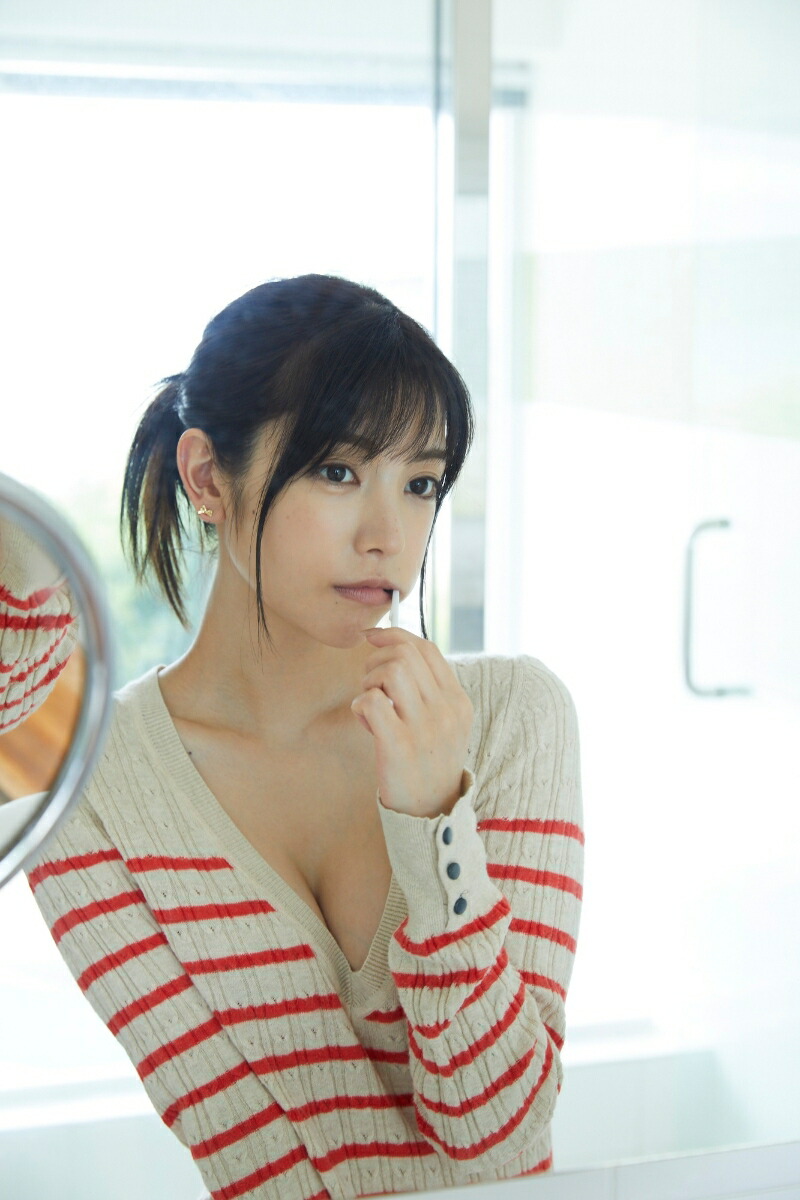 楽天ブックス カレンの奄美大島観光ツアー 楓カレン写真集 富田 恭透 本