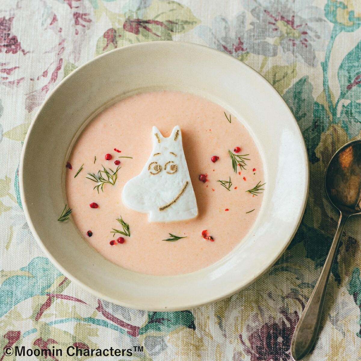 MOOMIN抜き型2個&ステンシル4枚つきムーミンカフェレシピBOOK（扶桑社ムック）