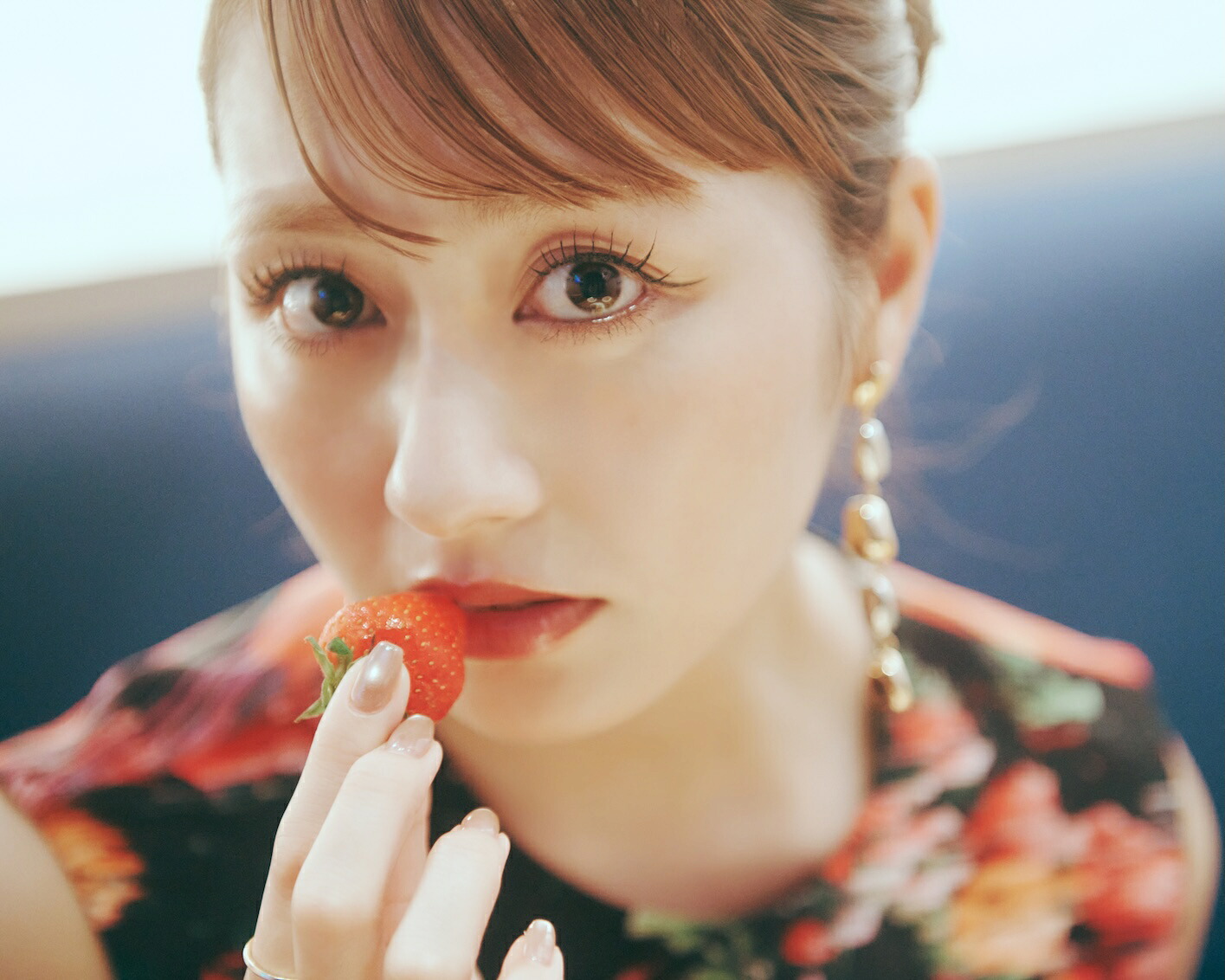 【楽天ブックス限定特典】【受注販売】佐々木彩夏1st写真集「ぺろり」(限定カバー・ランダム直筆サイン入り)[佐々木彩夏]
