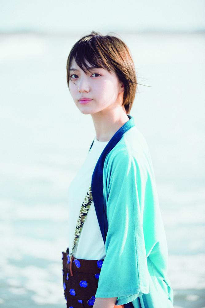 【楽天ブックス限定カバー】太田夢莉フォトエッセイ『青』[太田夢莉]