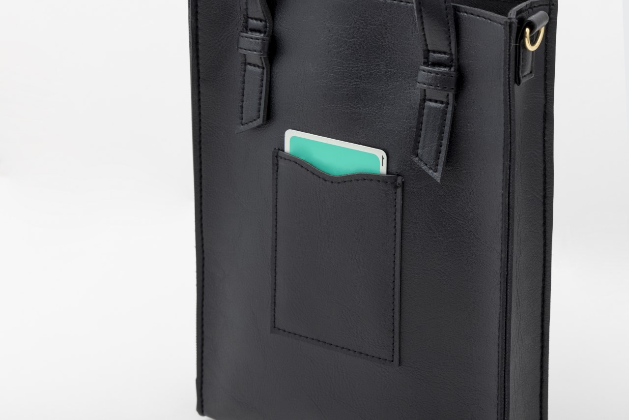 iNtimite2WAYで使える!スマホショルダーバッグBOOK[佐々木希]