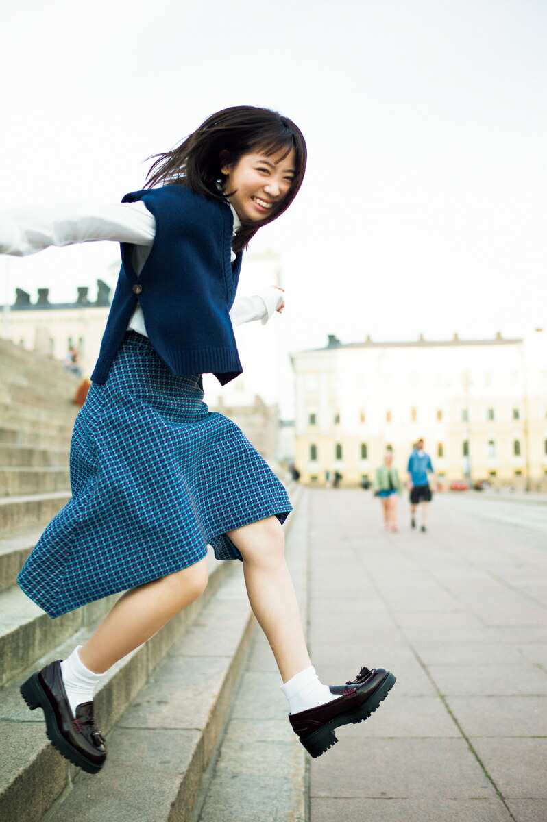 楽天ブックス 来栖りん1stメジャー写真集 Lakka 来栖 りん 本